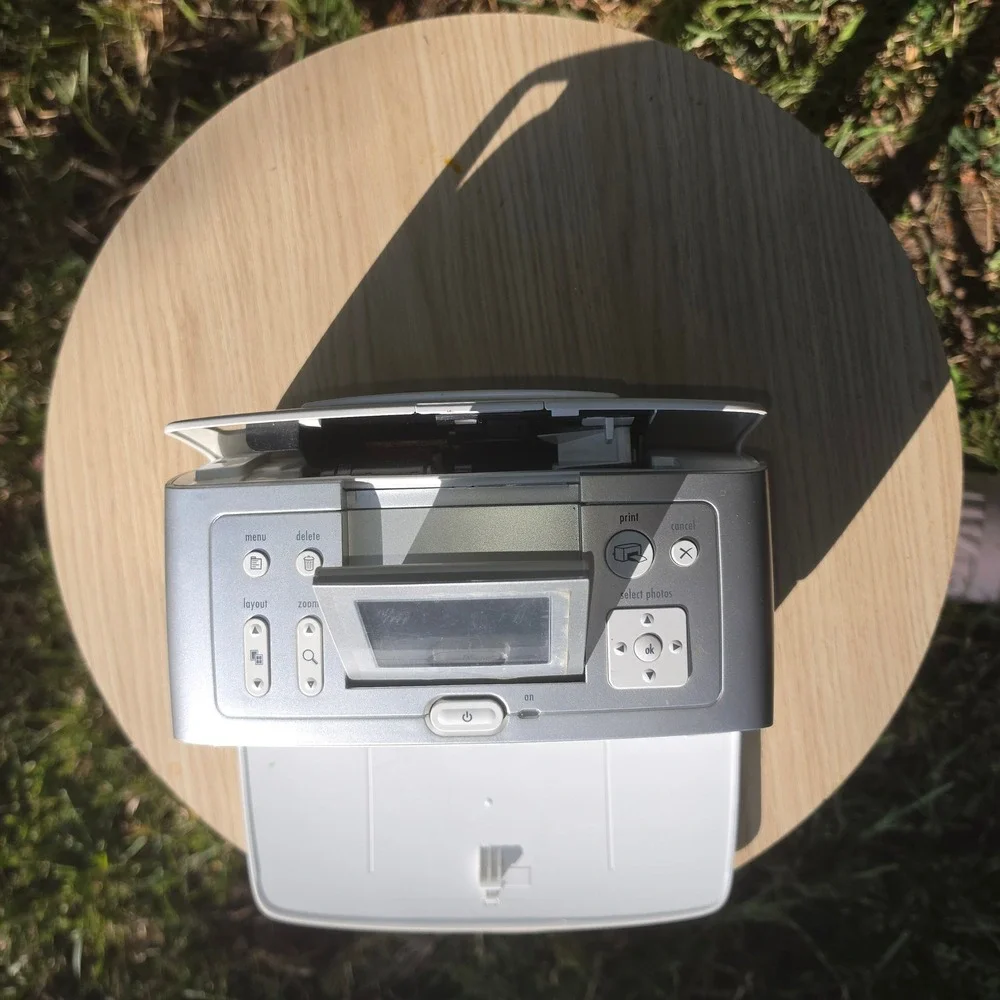 HP Photosmart 375 Compact Photo Printer White Silver Q3419A Portable 4x6 Prints